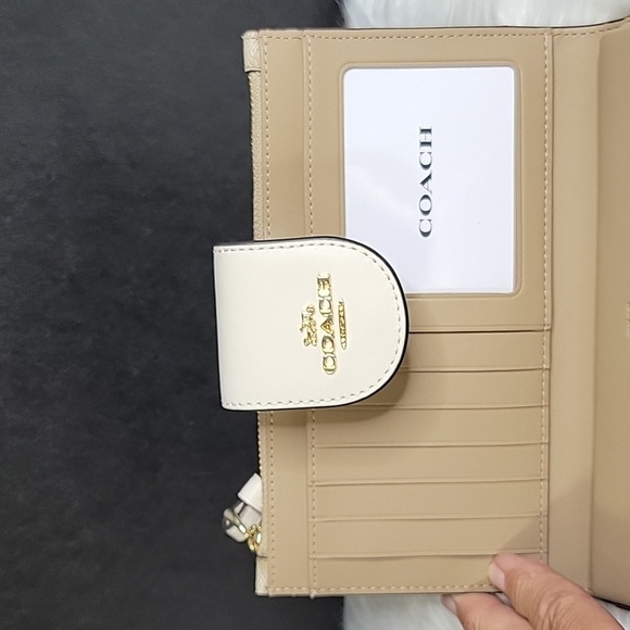 COACH Tech Wallet in Signature Canvas‎ with Nostalgic Ditsy Print - Picture 6 of 7